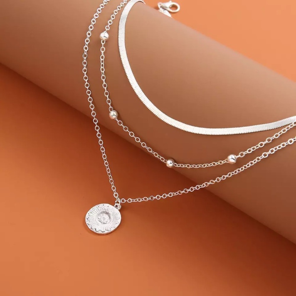 ⚜️𝟯𝟬%𝗢𝗙𝗙 𝗯𝘂𝗻𝗱𝗹𝗲𝘀 𝟯+⚜️ NEW 3 Layered Coin Herringbone Chain Necklace - Picture 3 of 10
